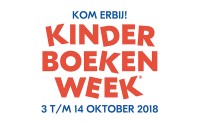 Personage lezen tijdens kinderboekenweek