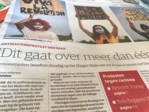 krant met artikel over Black Lives Matter