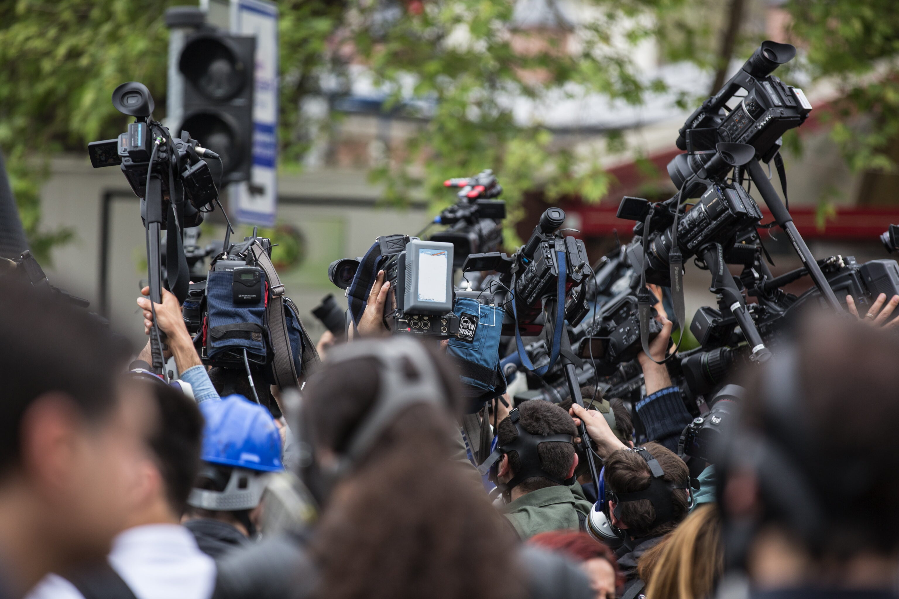 press-camera-the-crowd-journalist-15914117740cd645343b5910bb6fbfa3